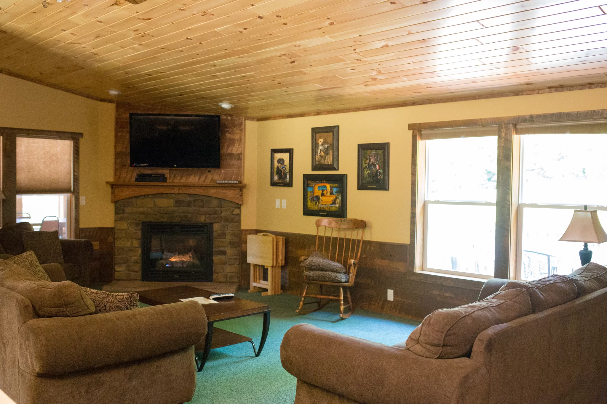 Cabin 14 Reunion Home Living room with gas fireplace